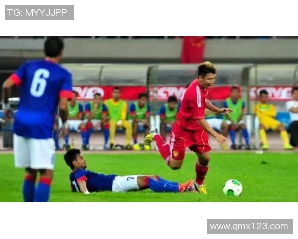 足球明星同框瞬间精彩视频素材尽享球场魅力与友谊的完美结合